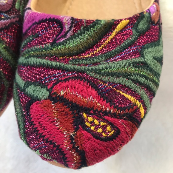 NWOT Embroidered Flats, Size 7.5 - Picture 6 of 15